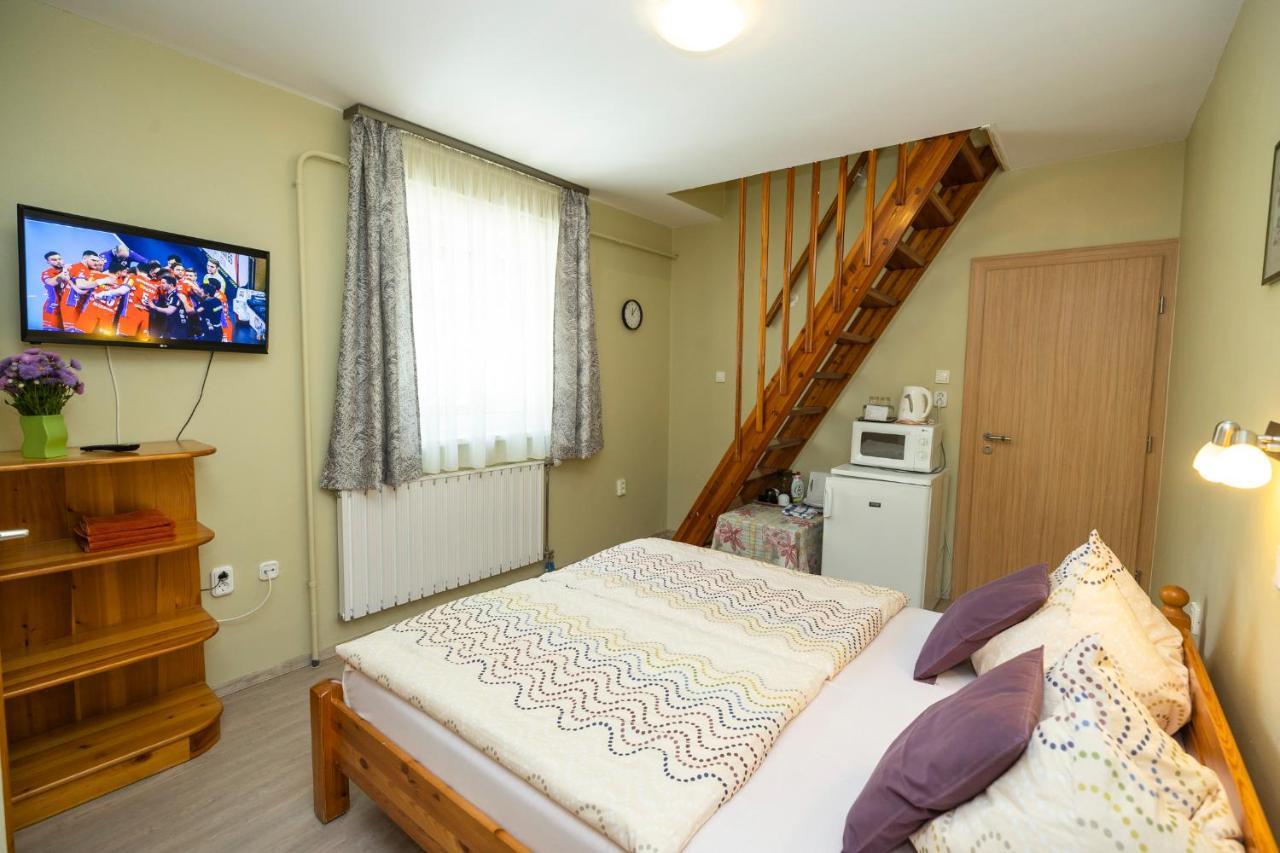 Cecey Apartman Eger Exterior photo